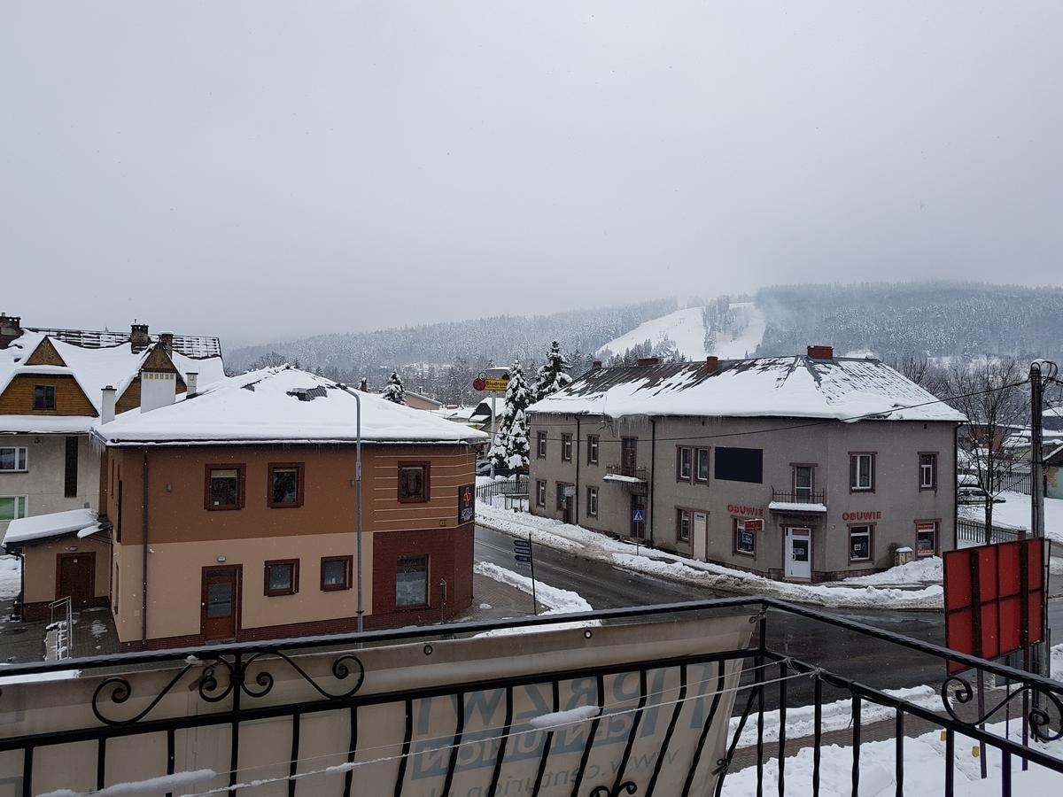 Gosciniec Ustrzycki Hotel อุสชิกีดอลเน ภายนอก รูปภาพ