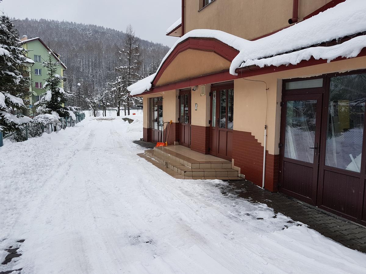 Gosciniec Ustrzycki Hotel อุสชิกีดอลเน ภายนอก รูปภาพ